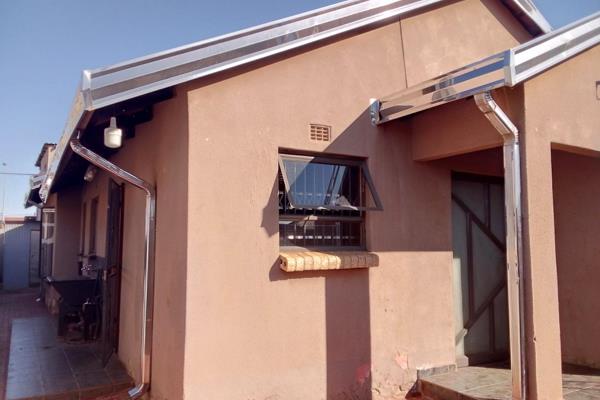 Get your dream home with affordable price in Soweto, Beautiful 4 bedroom family home is situated in the best location in protea Glen. ...