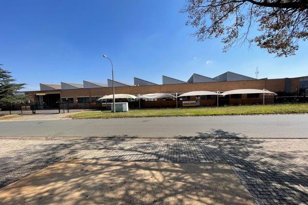 This 6 728m&#178; Manufacturing Facility is available For Sale in Lea Glen, Roodepoort
Fantastic natural lighting flows through the ...