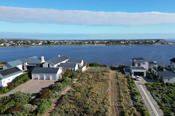 Benguela Cove is a luxury, low-density, secure residential estate located close to Hermanus, Western Cape. The oceanside estate is set ...