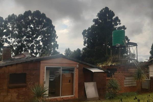 This massive Farm is 21.5594 ha of size, perfect for cattle or divide it for multiple live stock,

 there&#39;s a double story house ...