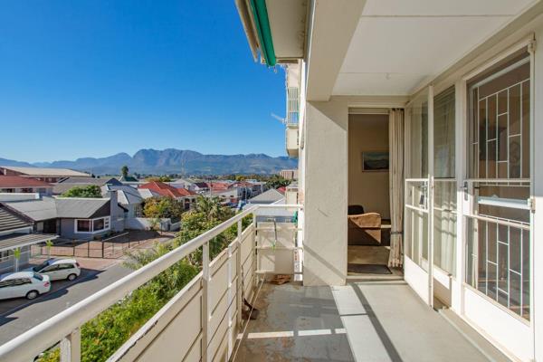 Secure living with lots of old-world charm. Huge windows and large balcony give this apartment a wonderful ambiance of space and ...