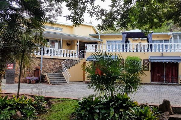 Six minutes walk from the popular Flamwood Walk Shopping Centre.
The Guesthouse offers ten well equipped fully furnished ...