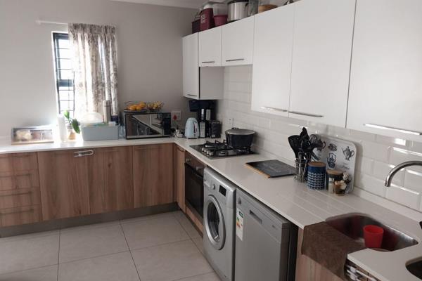 Lovely ground floor garden apartment in Golden Fields Estate. Fridge, washing machine and dishwasher included in rental. Gas hob and ...