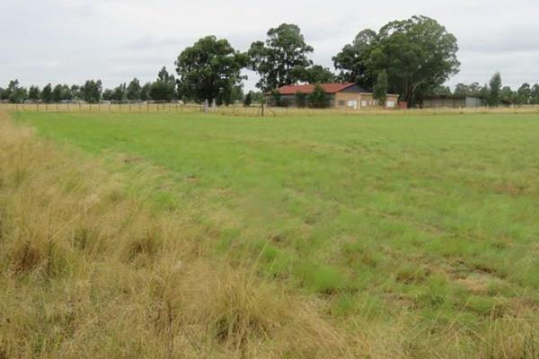 Precious Small Holding in Swaeltjie secure area.
4,2 hectare of flat arable land with ...