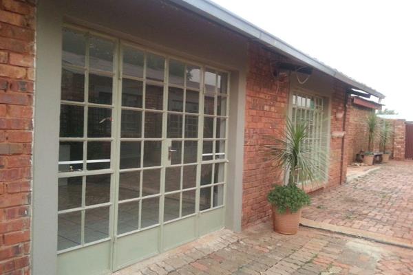 1.4Ha Small holding that consist of 13 modern well-maintained rental units in Zesfontein with a Monthly Rental Income of R89 ...