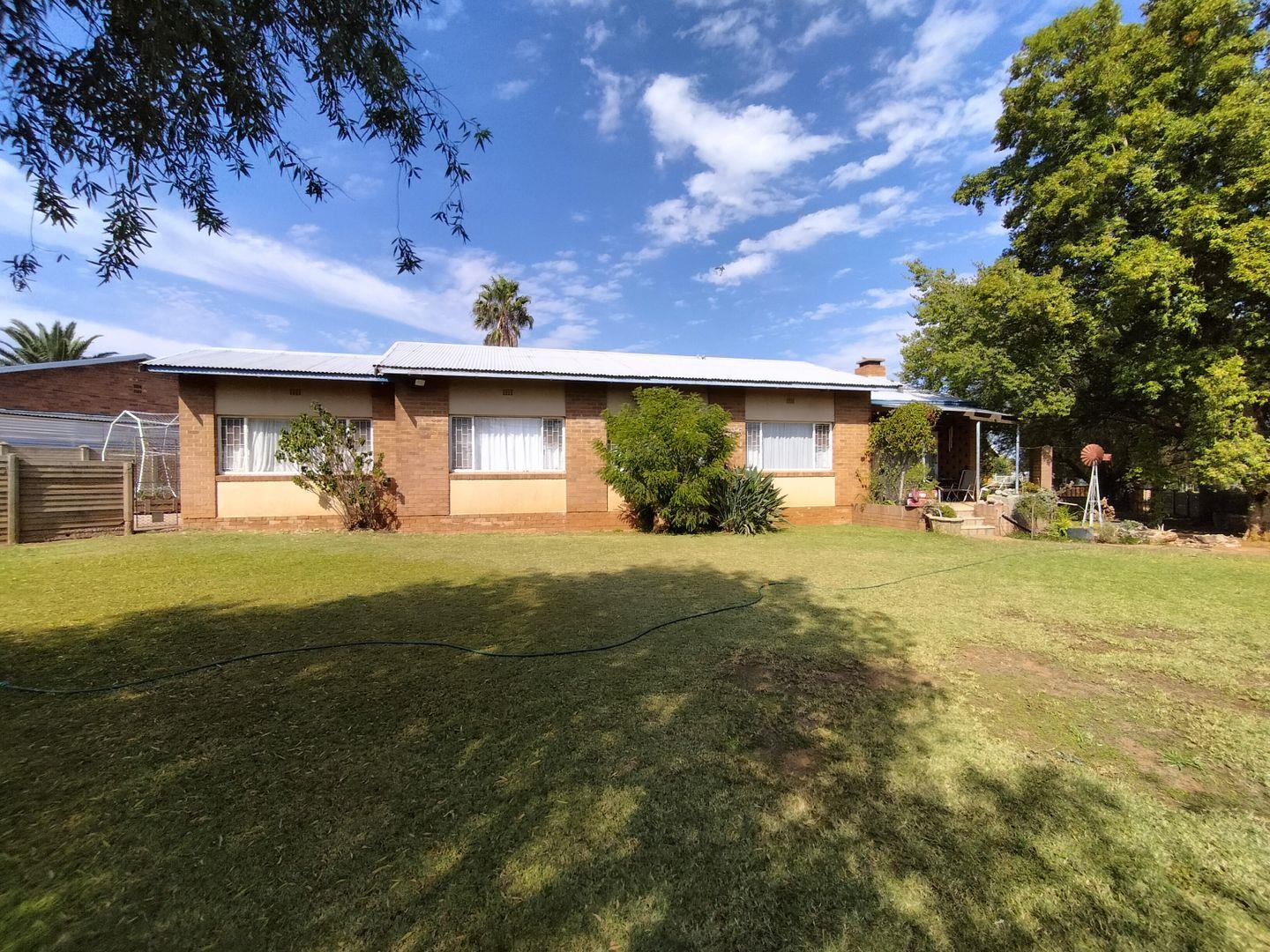 4 Bedroom House for sale in Warrenton P24112683359