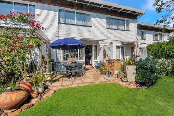 Step into an awesome lifestyle in this amazing Townhouse in the centre of Linden,  a  lively and vibrant area with all its great coffee ...