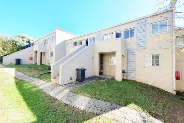 Set in the hear of Buccleuch.
First floor bachelor apartment.
Great investment. Tenant in place currently paying R 4500 p/m. 
24 ...