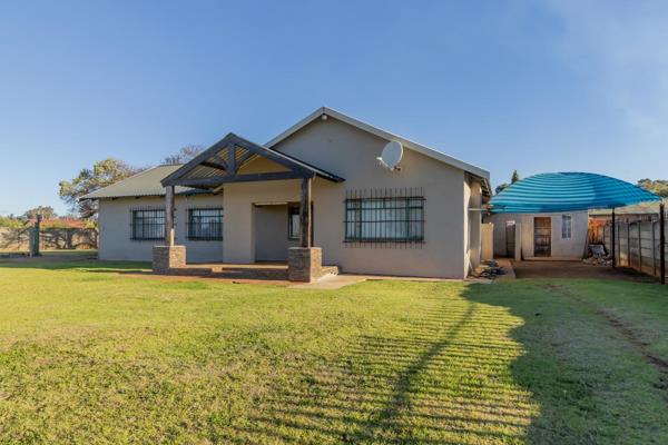 Nestled in the charming neighborhood of Daggafontein, this beautiful house offers a delightful living experience with its well-designed ...