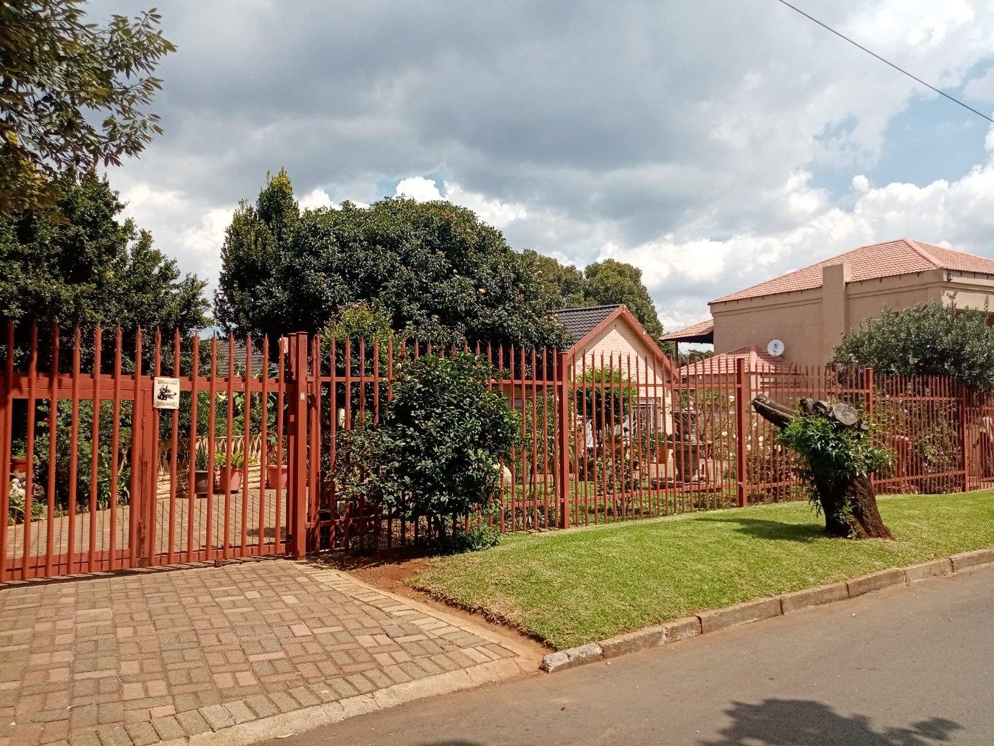 4 Bedroom House for sale in Greenhills P24112688589