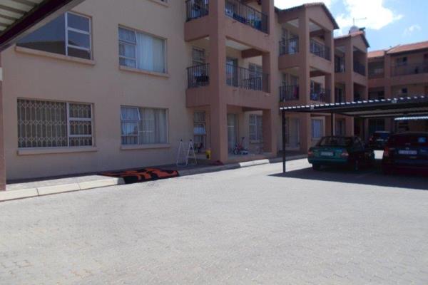 This spectacular townhouse is situated in a quite clean and secure complex, South of Johannesburg is available to let immediately. The ...