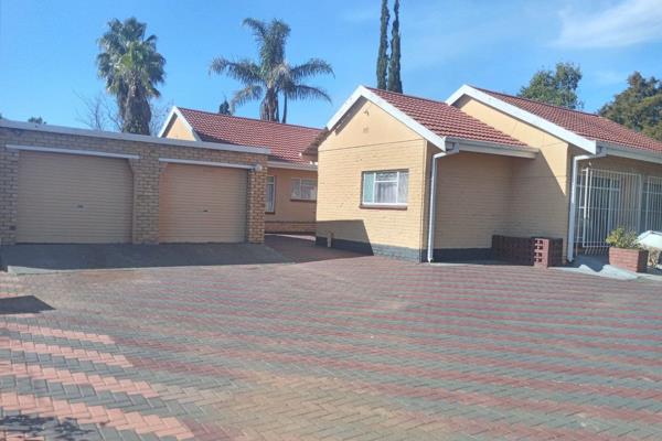 This appealing four-bedroom house is currently on the market in Neserhof, Klerksdorp. It offers a spacious interior and a strong ...