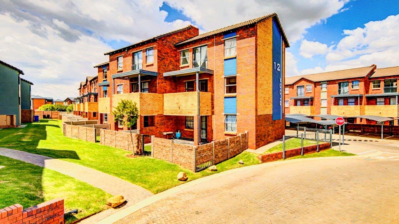2 Bedroom Townhouse for sale in Kibler Park 960 Tamboti Street P24