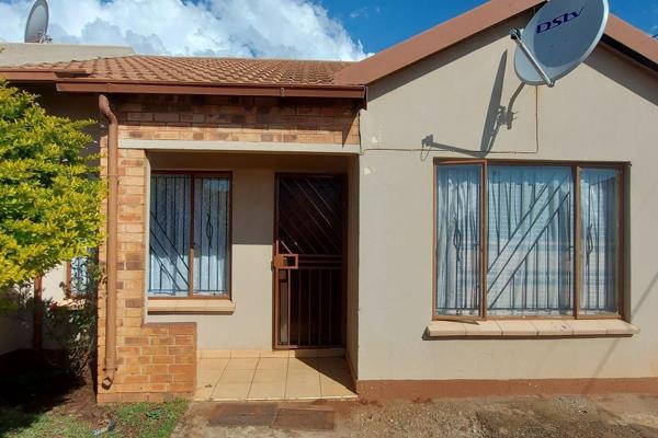 Beautiful and secured 3 bedroom house, the house is near a police station, Sizwe shopping center, Protea Glen mall, Basa primary ...