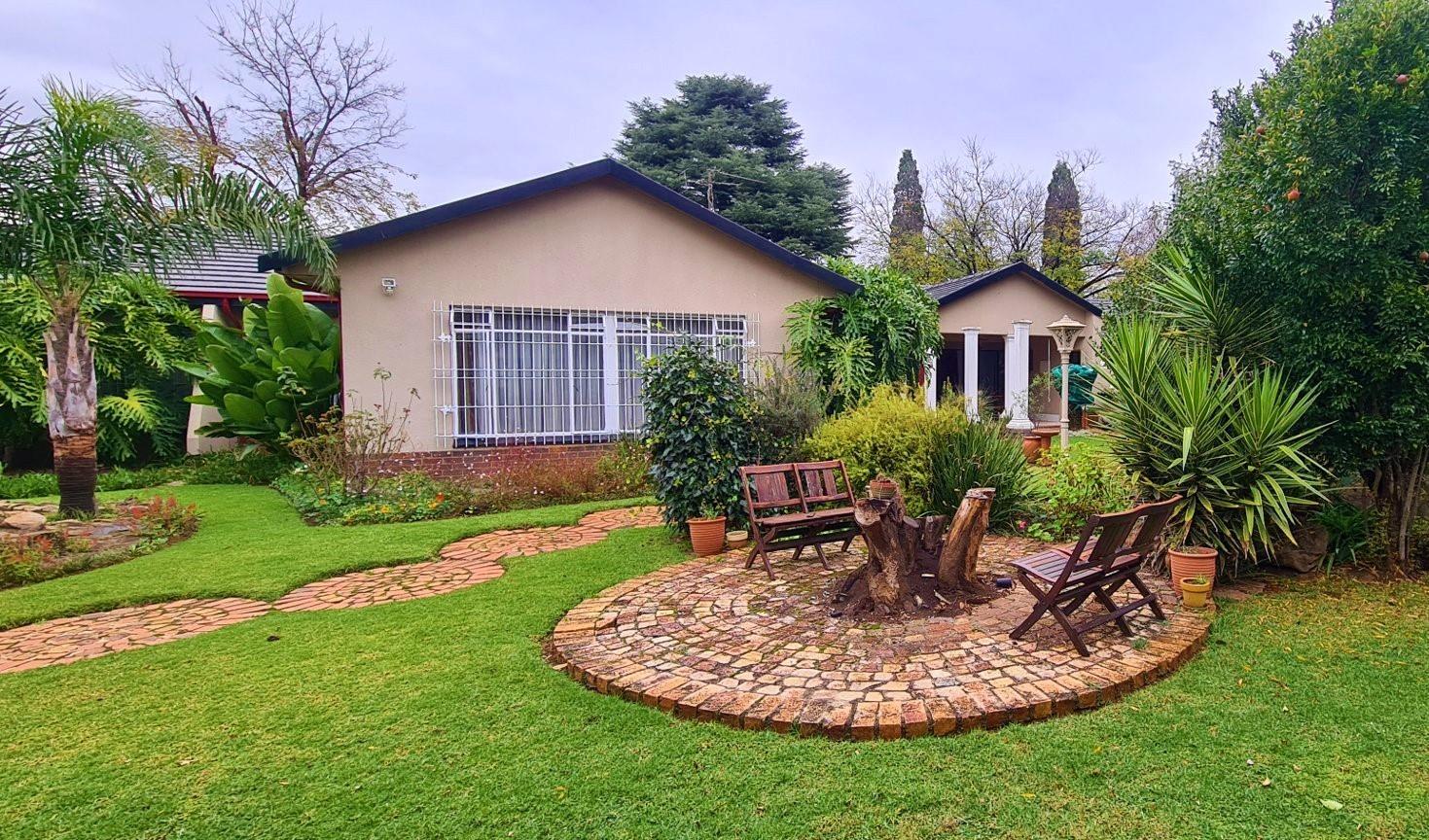 3 Bedroom House for sale in Strubenvale P24112699388