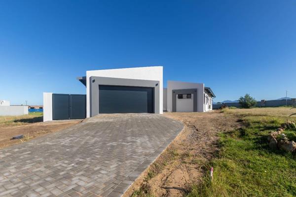 Experience Garden Route Living - Your Opportunity Awaits!

Step into modern comfort ...