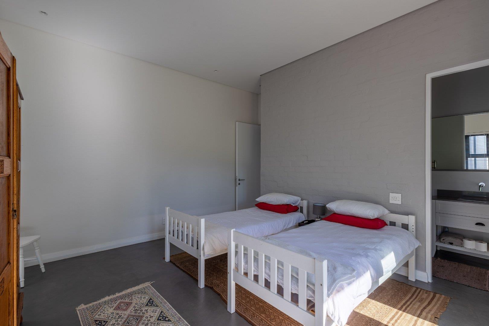 Photo of 5 Bedroom House to rent in Keurbooms