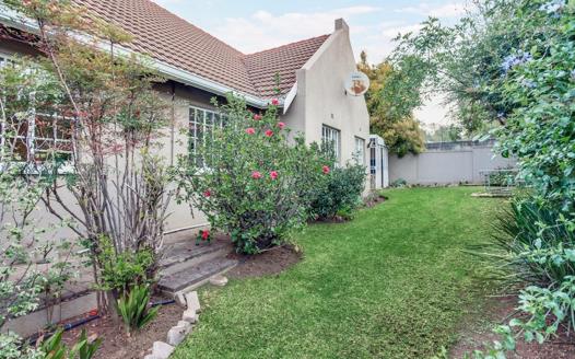 3 Bedroom Townhouse for sale in Weltevreden Park