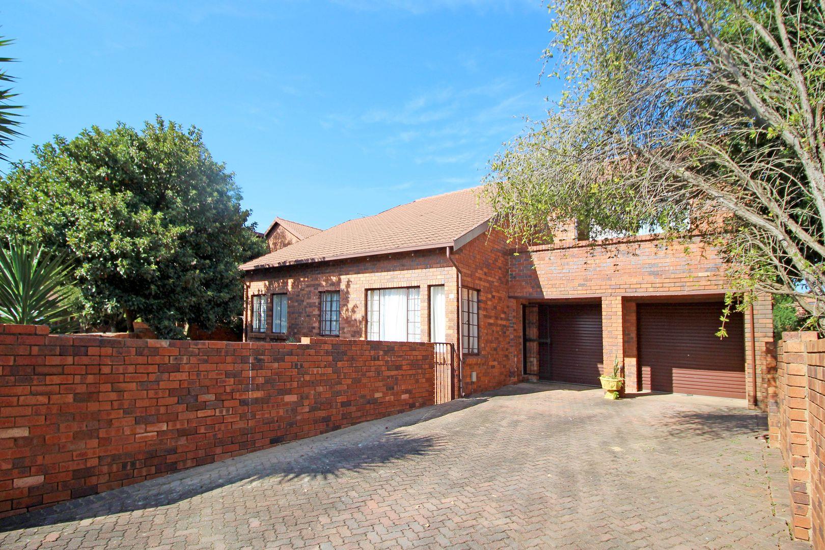 Weltevreden Park Property Property and houses for sale in Weltevreden
