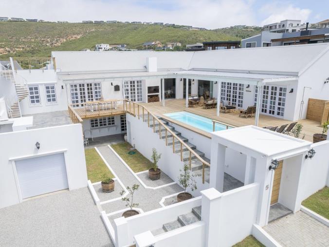 5 Bedroom House to Rent in Whale Rock