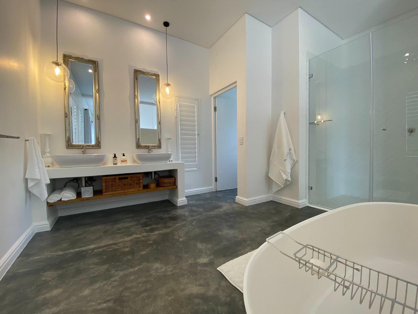 Photo of 5 Bedroom House to rent in Whale Rock