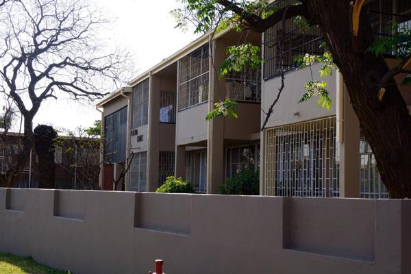 Spacious flatlet for sale..
One bedroom, one bathroom
Spacious living area with Kitchen
Call to view property.