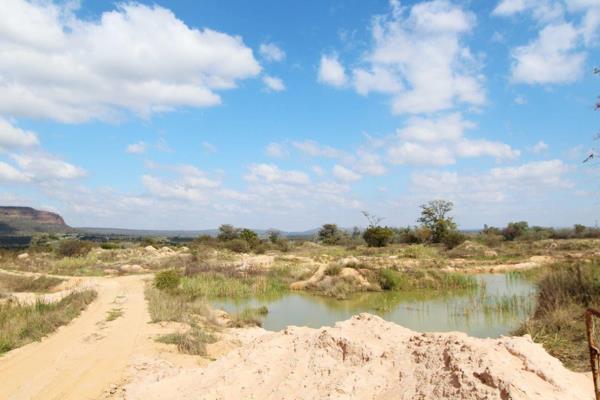 This 12.46 Ha small holding/farm is situated near Modimolle town. Currently about 4 ha is used for selling building and plaster sand to ...