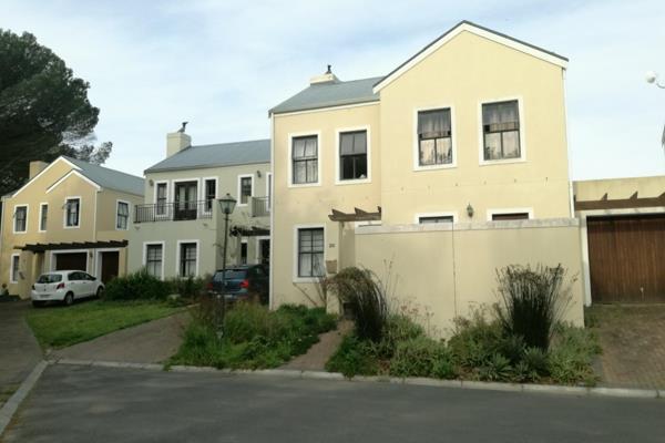 Lovely and spacious 3 Bedroom House to rent from 1 December 2024.

R21 000 ...