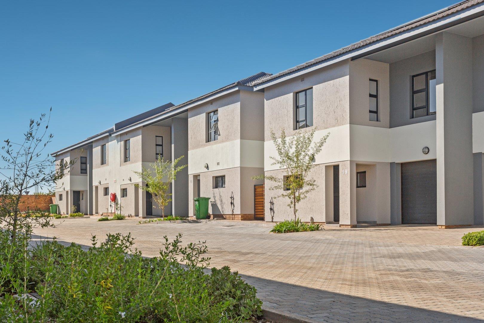 3 Bedroom Townhouse for sale in Thatchfield Estate Drakensberg Road