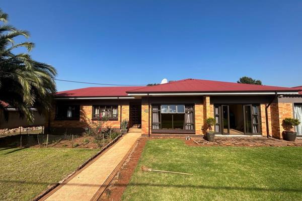 House to let in Valhalla 

Beautiful, newly renovated house is available 1 April 2025.   

The property has the following features: 
2 ...