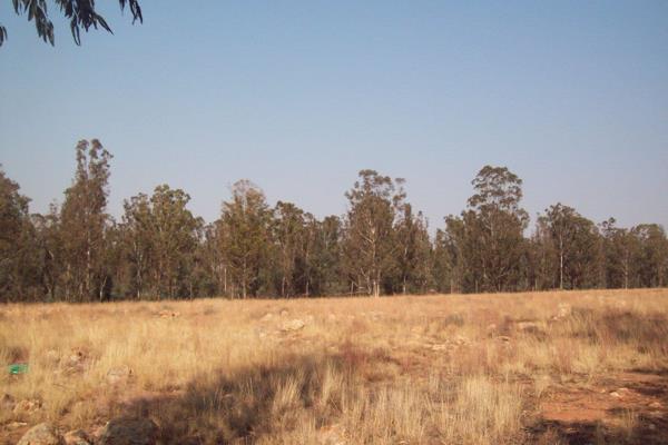 16,6624 Ha farm 4,5 km out of Meyerton.  1 km of the R59 Henley on klip off ramp
Tranquil settings all around. Country, free feeling ...