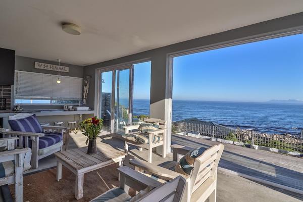 Exclusive Sole Mandate!
Welcome to your dream home with uninterrupted sea views on the ...