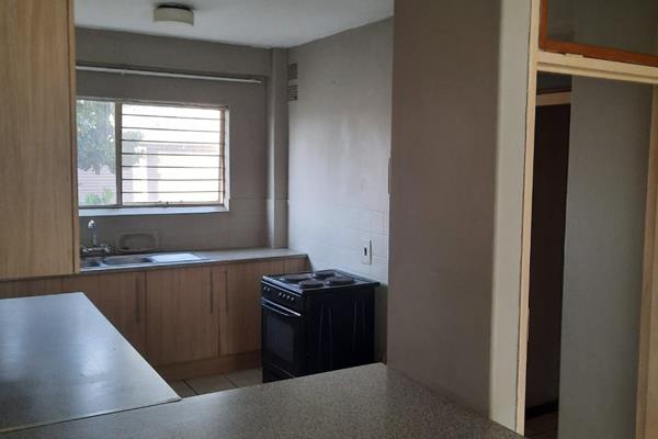 This neat 3 bedroom unit is near the Vaal Mall
Contact agent to view