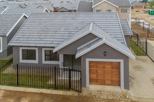 3 Bedroom Townhouse for sale in Bloemspruit