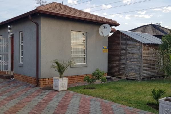 This low maintenance property won&#39;t stay on the market for long

You do not want to miss this gem. This home is suitable for a small family.

It consists of:
Main bedroom that fits king bed, spacious built-in cupboard,

There are two bedrooms that fit double beds ...