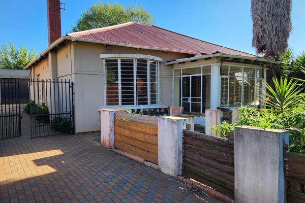 This 3 bedroom home plus garden cottage is situated in a good part of Kensington within walking distance to schools , The property is ...