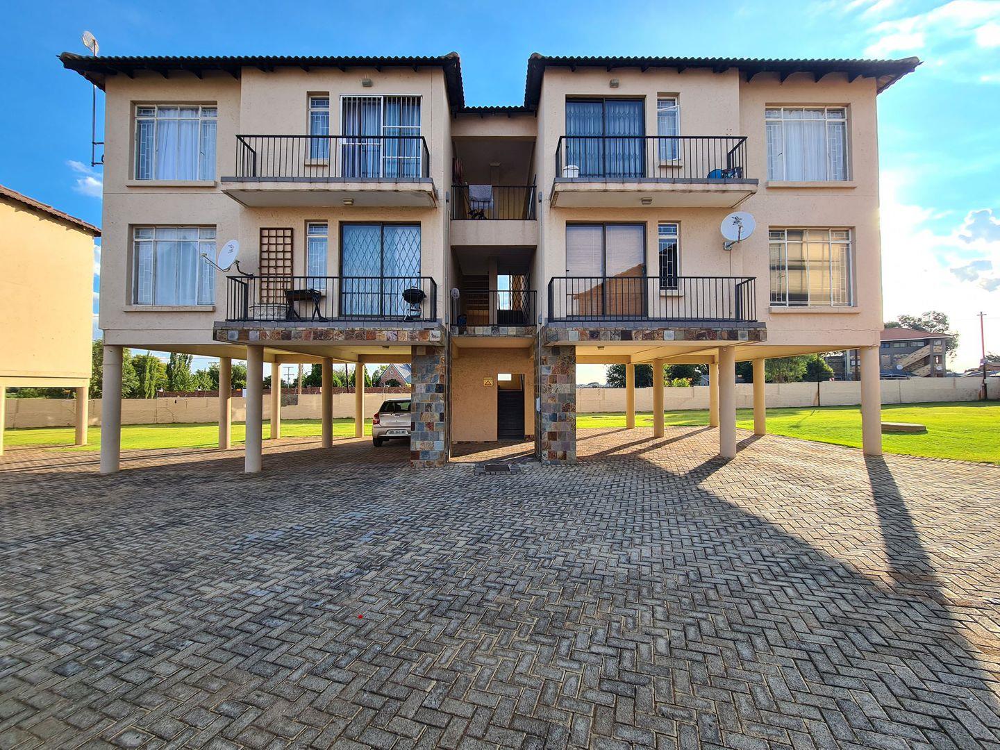 2 Bedroom Apartment / flat for sale in Baillie Park P24112552702