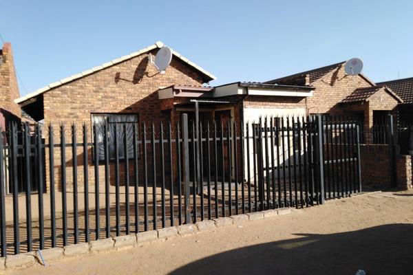 Discover your home in Reiger Park!! This spacious 3-bedroom house offers comfortable living with an open-plan kitchen and lounge/ ...