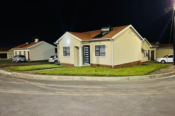 Luthando Gxashe Properties proudly presents this beautiful 3 bedroom house in Cove Rock. The bedrooms have built-in cupboards. The ...