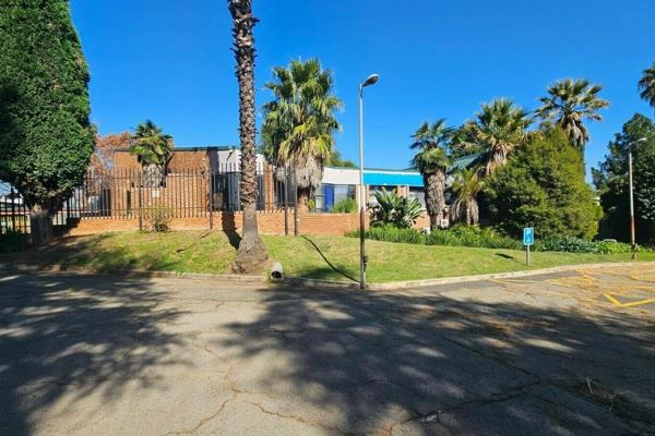 Pinelands Office Park spans 27,000 sqm and offers excellent accessibility from Modderfontein Road and the N3 highway. This tranquil ...