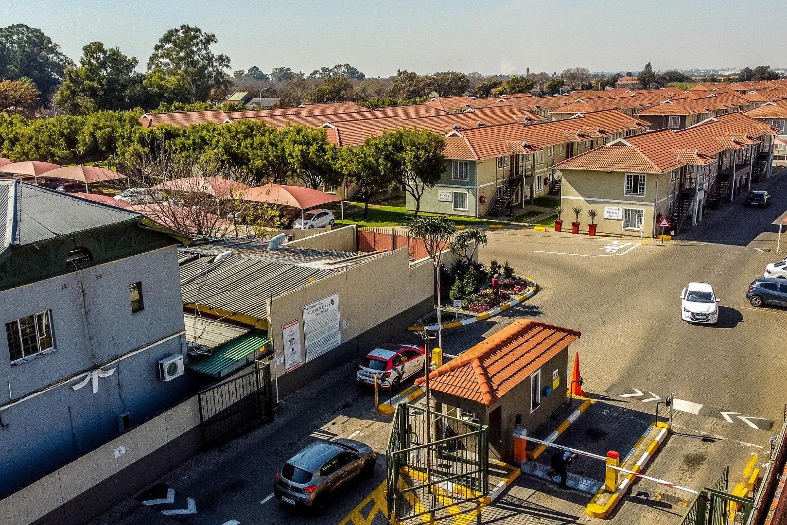 1 Bedroom Townhouse for sale in Comet Golden Oaks Pretoria Road P24