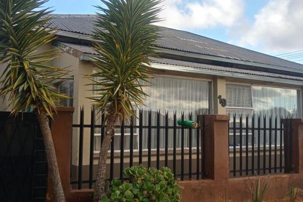 4 bedrooms, 2 bathrooms, kitchen, dining room, lounge, garage, PLUS

Flatlet

Call now to view.