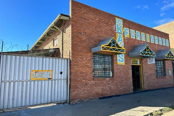 Commercial property up for grabs in Kimberley central! This property is situated in the heart of the city, where there is a lot of foot ...