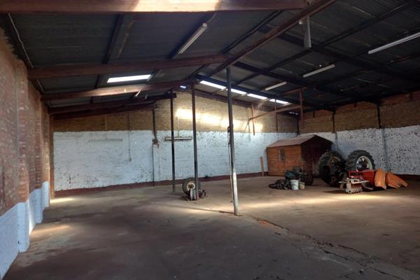 Industrial workshop/warehouse of +/- 300 m&#178; located in a secure yard of a large industrial property in Potchindustria ...