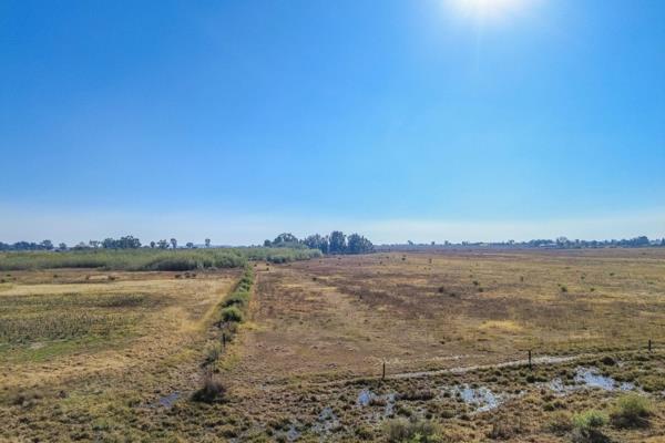 35 Ha -  Huge price reduction
Open Land, partly fenced, entrance gates
This small farm is the best for planting corn or lucern.
The ...