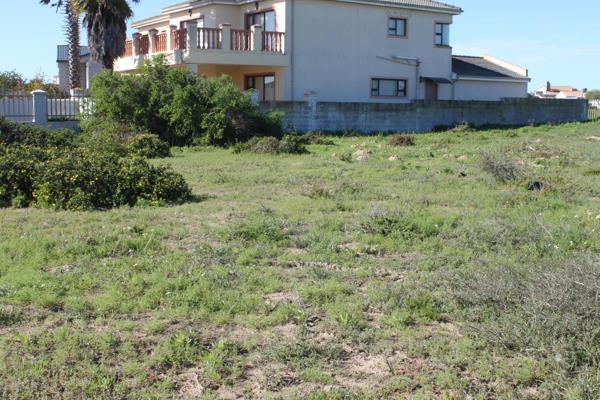 Seize this unique chance to own a prime piece of land in the sought-after Country Club Langebaan, perfect for building your dream home ...