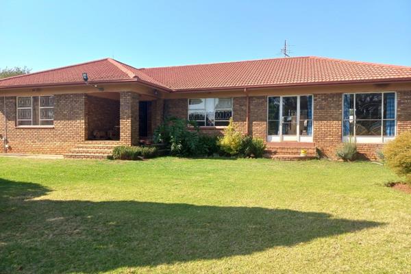 Come and view this splendid property at a good price, 10 min from randfontein. (Tar road all the way to the plot)
IDEAL FOR THE ...