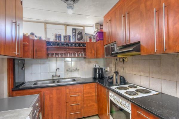 This 2 bedroom apartment is immediately for sale at a steal of price in a highly secure ...