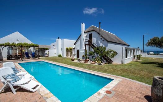 4 Bedroom House for sale in Gansbaai Central