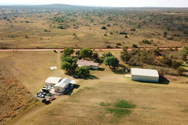 Ideally located a mere 10km from Vaalwater this 13Ha small-holding boasts with 220m river frontage onto the Dwars River.

Completely ...